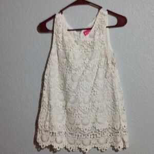 Lace cream colored blouse with out sleeves. Beachy and casual